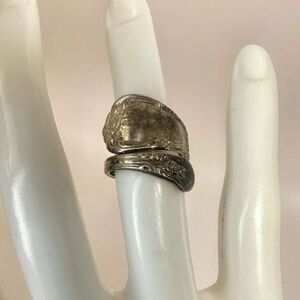 Oneida William Rogers Silver tone  adjustable spoon ring